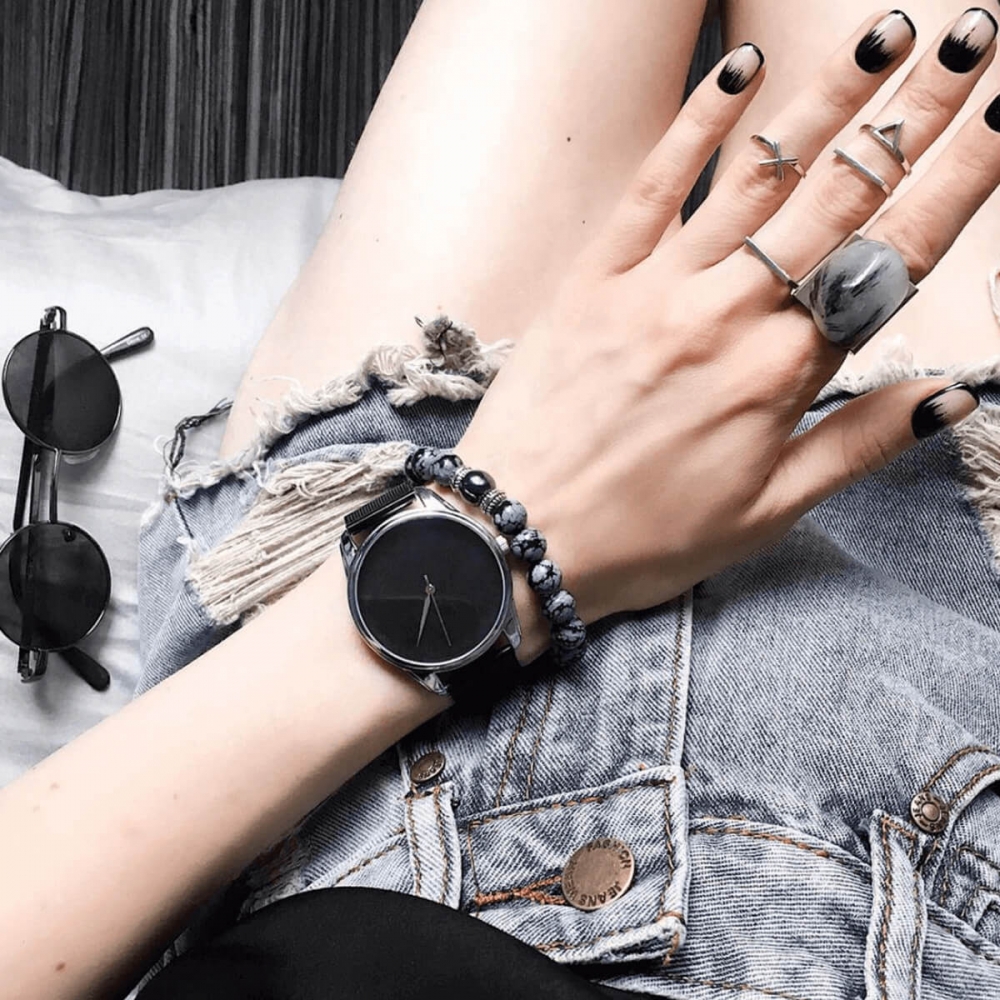 Годинник з логотипом на металевому браслеті