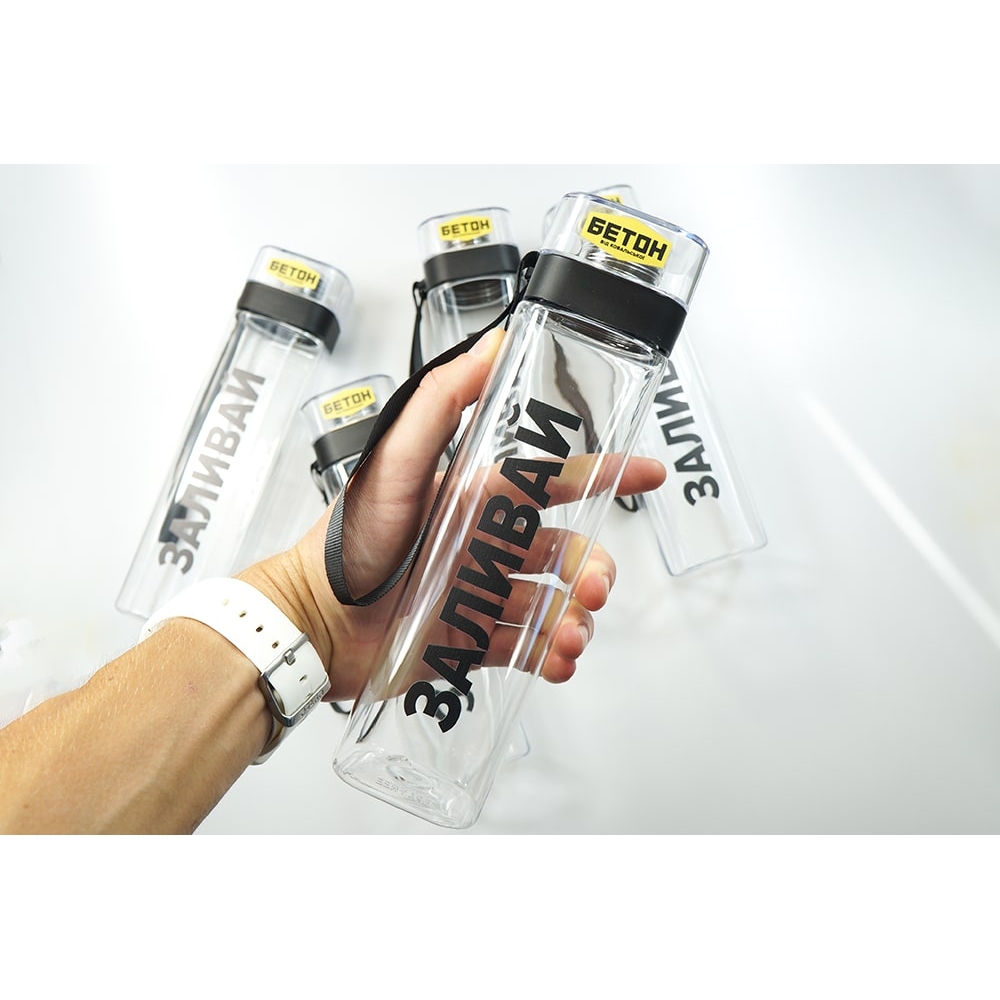 Пляшки для води з логотипом